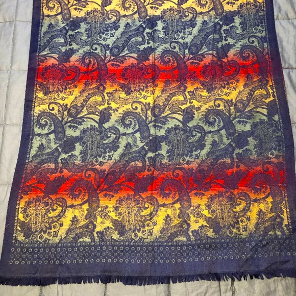 Accessories - Woman’s scarf